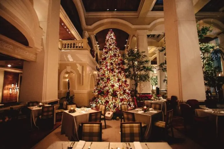 เฉลิมฉลองเทศกาลวันคริสมาสต์ และส่งท้ายปีเก่าต้อนรับปีใหม่ ณ โรงแรมแกรนด์ ไฮแอท เอราวัณ กรุงเทพฯ