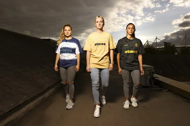 สโมสรฟุตบอลเลสเตอร์ ซิตี้ จับมือ atmos แบรนด์สนีกเก...