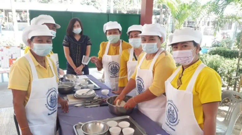 สนพ.หนองคาย จัดฝึกการประกอบอาหารว่าง ให้กับผู้ว่างงาน