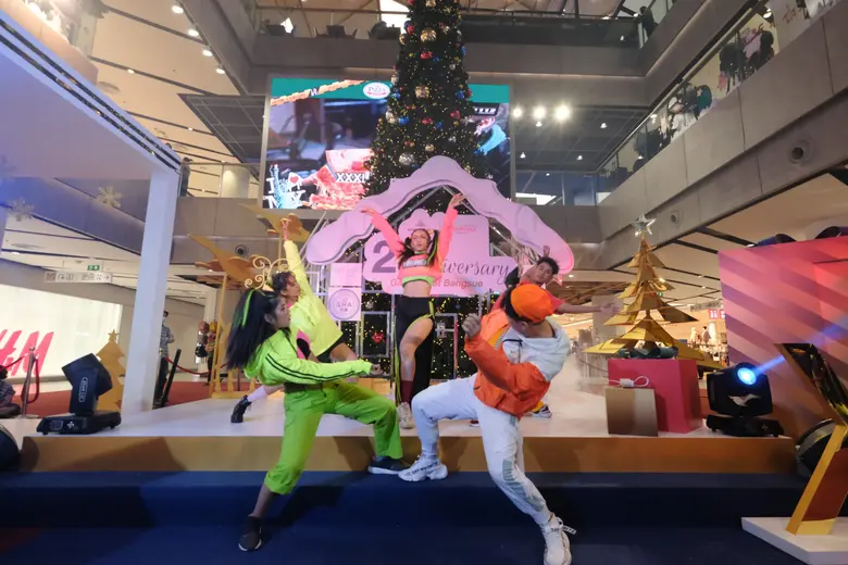 ศูนย์การค้าเกทเวย์ แอท บางซื่อ ฉลองครบรอบ 2 ปี 'ยกขบวนความสุข สุดพิเศษ X2'  พบกับศิลปิน-ดารามากมาย มอบความสนุก X2 ส่งท้ายปี!