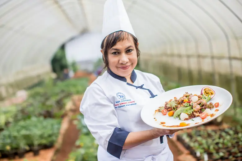 "ของขวัญจากพ่อ" บลู เอเลเฟ่นท์ ร่วมเฉลิมฉ...