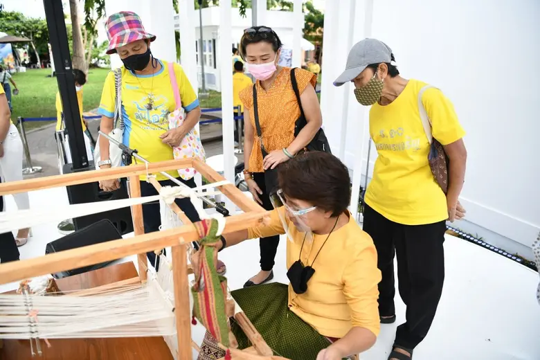 คิง เพาเวอร์ น้อมรำลึกในพระมหากรุณาธิคุณ  พระบาทสมเด็จพระบรมชนกาธิเบศร มหาภูมิพลอดุลยเดชมหาราชบรมนาถบพิตร นำความสุขที่พ่อให้มาสานต่อการให้ที่ยั่งยืน