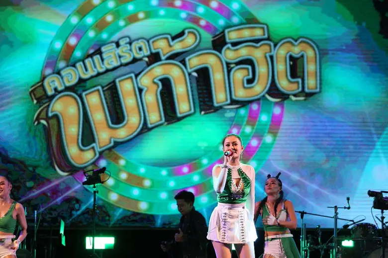 เรียกว่าเปิดตัวแคมเปญใหม่แบบชุดใหญ่ไฟกระพ...