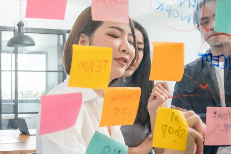 นายโยชิโตะ โฮริ, ผู้ก่อตั้ง และประธานเจ้า...