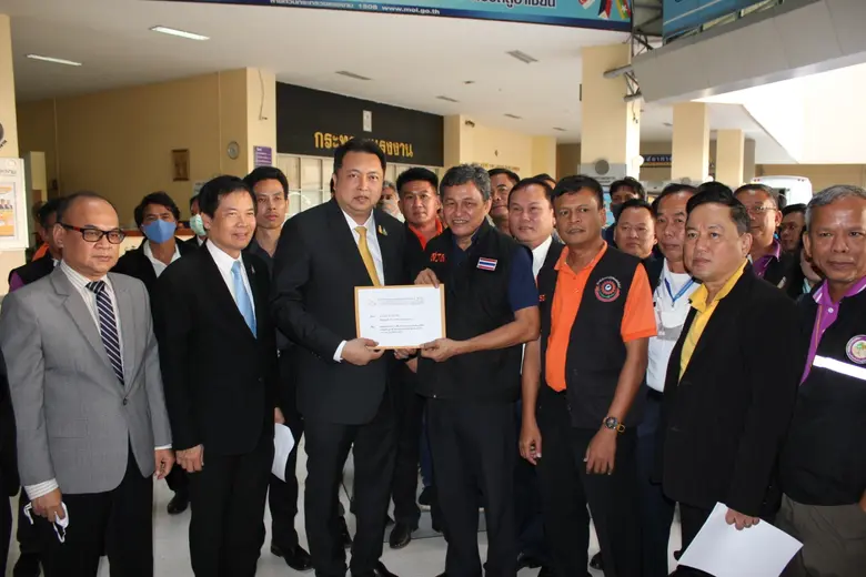 "สุชาติ" นำทีมผู้บริหารกระทรวงแรงงานรับหน...