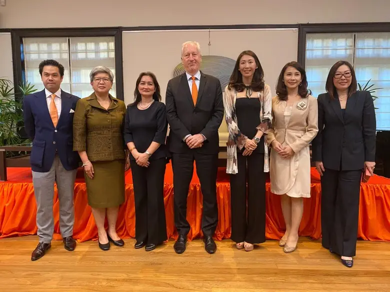 นางวีระอนงค์ จิระนคร ภู่ตระกูล รองกรรมการ...