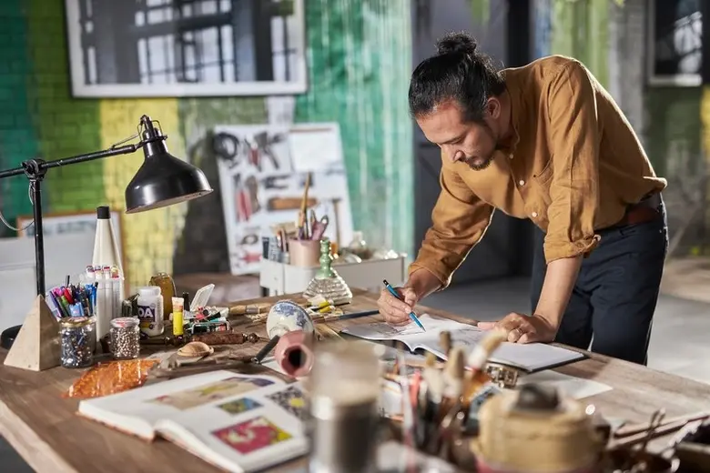 โรงแรมคิมป์ตัน มาลัย กรุงเทพฯ เปิดตัวการรีวิวประสบการณ์ครั้งแรกในเอเชีย กับการเข้าพักในโรงแรมผ่านงานศิลปะ ร่วมกับศิลปินและนักออกแบบเครื่องประดับไทย