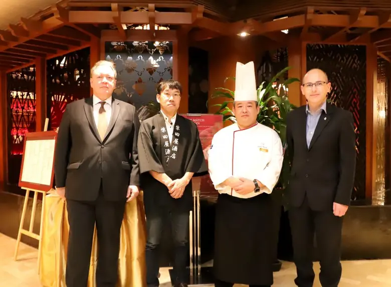 พร้อมนำเสนอขนบการรับประทานอาหารญี่ปุ่นแท้...