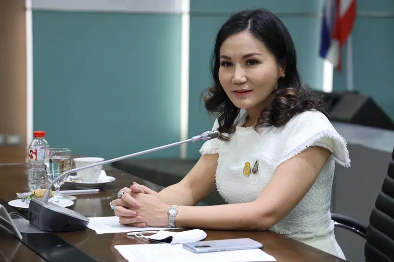 รมช.แรงงาน เชิญชวนสถานประกอบกิจการ ร่วมโค...