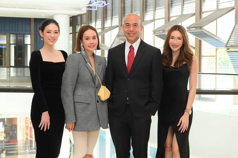 ฉลองเทศกาลแห่งความสุขส่งท้ายปี บัตรเครดิต...