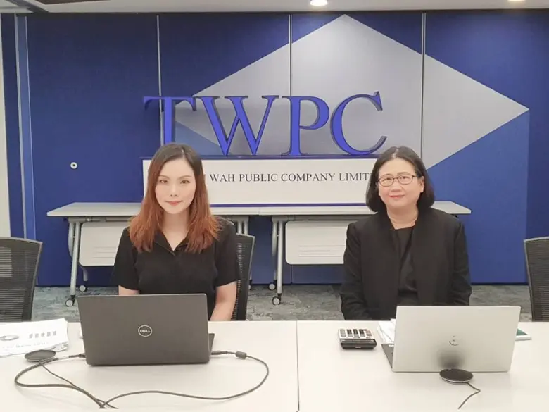 คุณอรอนงค์ วิชชุชาญ (ขวา) Group Chief Fin...