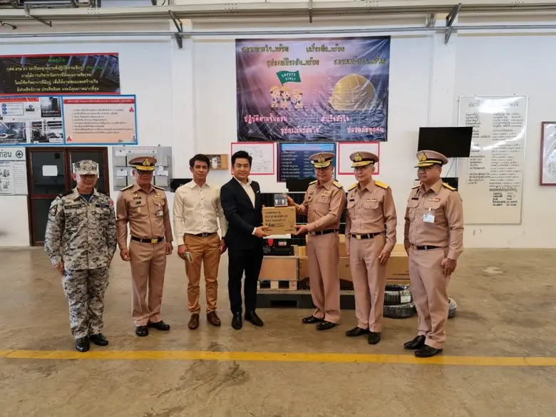 คุณกิตติพันธ์ ศรีบัวเอี่ยม (กลาง) ประธานเ...