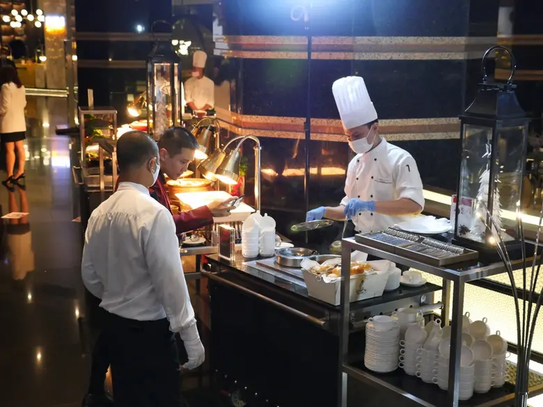 สวิสโฮเต็ล กรุงเทพฯ รัชดา ร่วมกับสถานทูตสวิสเซอร์แลนด์ จัดงานงานเปิดไฟต้นคริสต์มาส ประจำปี 2563