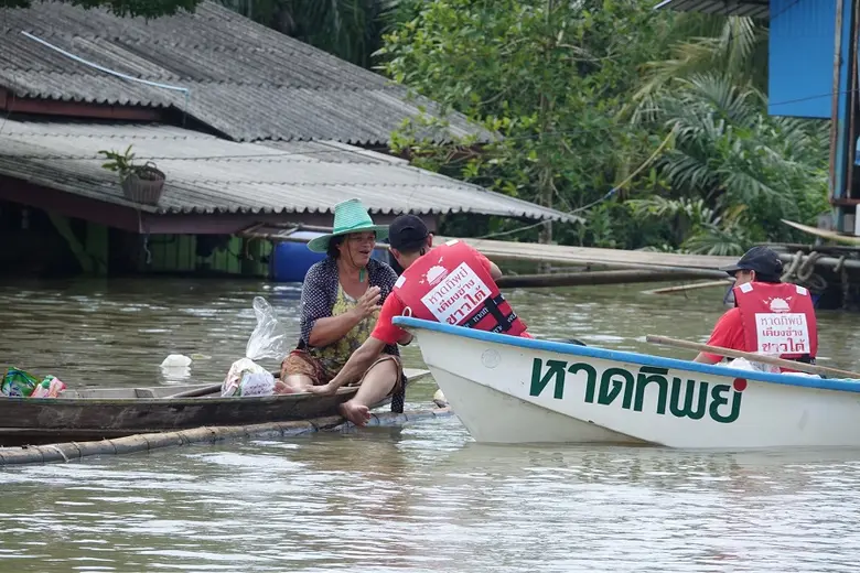 คุณดำรงรักษ อภิบาลสวัสดิ์ รองประธานเจ้าหน...