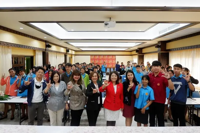 ผู้ช่วยศาสตราจารย์ ดร.ธรินี มณีศรี คณบดีว...