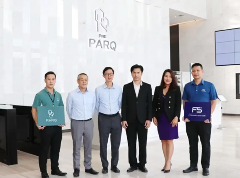 ทีฆายุ ดุษิยามี (ที่ 4 จากซ้าย) กรรมการผู...