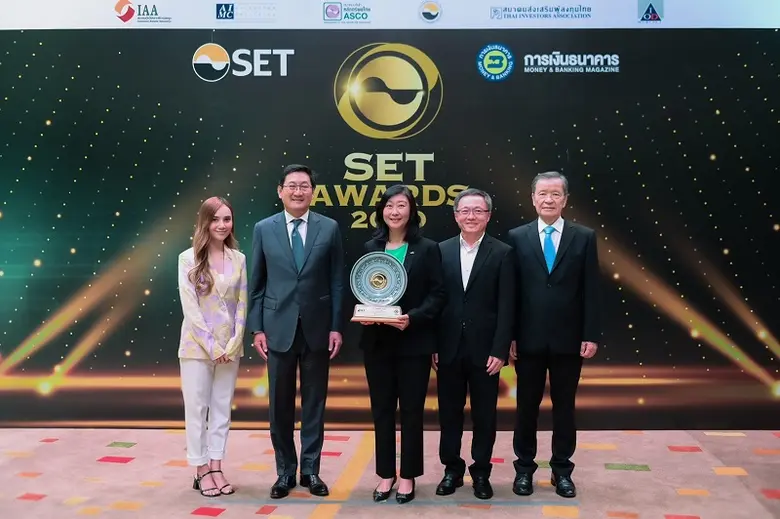 ดร.อารยา คงสุนทร (กลาง) ประธานเจ้าหน้าที่...