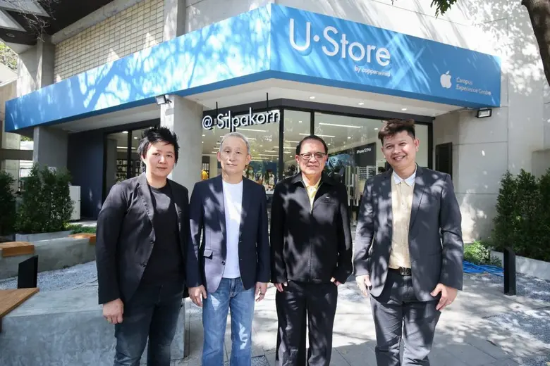 คุณปรเมศร์ เหรียญเจริญสุข (ที่ 2 จากซ้าย)...