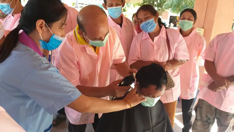 นายสมศักดิ์ เพ็งธรรม ผู้อำนวยการสำนักงานพ...