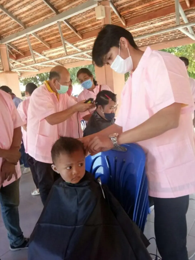 สนพ.หนองคาย สร้างงานสร้างอาชีพตัดผมให้ชุมชน