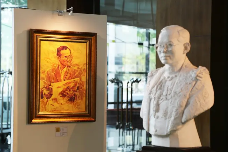 โรงแรมโนโวเทล สุวรรณภูมิ แอร์พอร์ต จัดงานนิทรรศการภาพจิตรกรรมและประติมากรรม "น้อมรำลึกในหลวงรัชกาลที่ ๙"