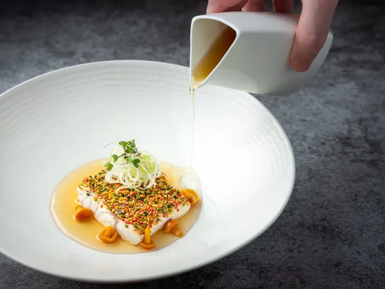 ห้องอาหารอัพ แอนด์ อะบัฟ แนะนำเมนูพิเศษปรุงจากปลากะพงสดใหม่