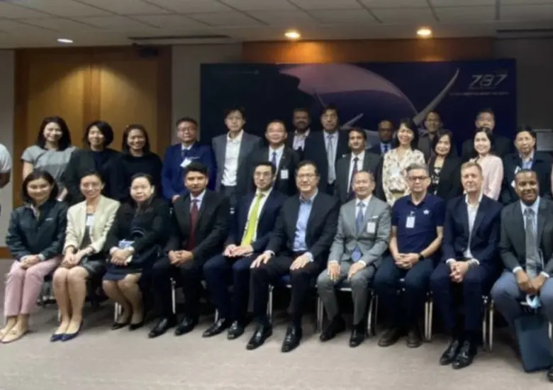 นายกรกฏ ชาตะสิงห์ (แถวนั่งที่ 6 จากซ้าย) ...