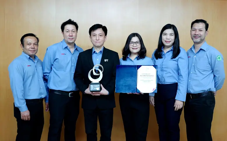 นายซุง ชง ทอย (ที่ 3 จากซ้าย) ผู้ก่อตั้งแ...