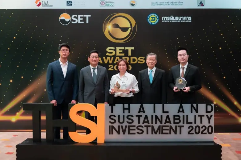 คุณกัญญา เรืองประทีปแสง (กลาง) ผู้ช่วยรอง...