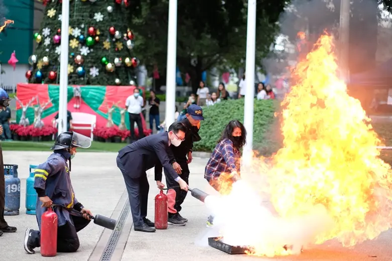 เตรียมพร้อม! ม.ศรีปทุม อบรมและซ้อมอพยพหนีไฟอาคารสูง