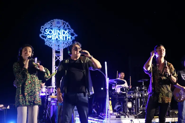 เมื่อเร็ว ๆ นี้ Sound of Earth โดยคุณจอห์...