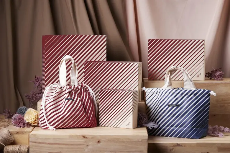 สมาคมธุรกิจเพื่อสังคม ชวนคนไทยสนับสนุน สินค้าเพื่อชุมชนและสิ่งแวดล้อม ที่ยั่งยืน  จับมือดีไซเนอร์ไทยชื่อดัง "ฌอน โพเอม" ออกแบบ "ชุดของขวัญเพื่อสังคม"