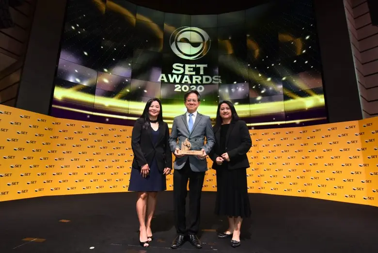 คุณสมพล เอกธีรจิตต์ (กลาง) กรรมการผู้จัดก...