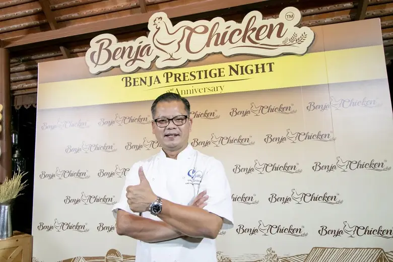 นายธีรยุทธ พัชรมณีปกรณ์ รองกรรมการผู้จัดก...