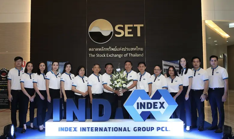 ดร.สมภพ ศักดิ์พันธ์พนม (ที่ 7 จากขวา) ประ...