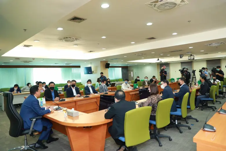 ดีอีเอส ร่วม กสทช.-5 ค่ายมือถือส่ง SMS อัพเดทข่าวสารโควิดให้ต่างชาติในไทย