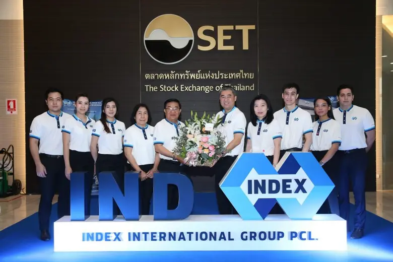 นายสมภพ กีระสุนทรพงษ์ (ที่ 5 จากขวา ) กรร...