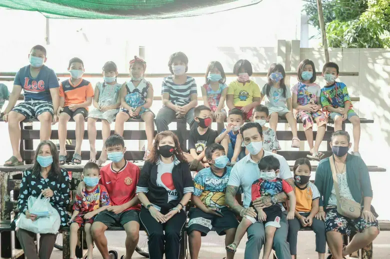 เทศกาลคริสต์มาสทั้งที หนุ่มหล่อมาดเท่ห์ขวัญใจสาวๆอย...