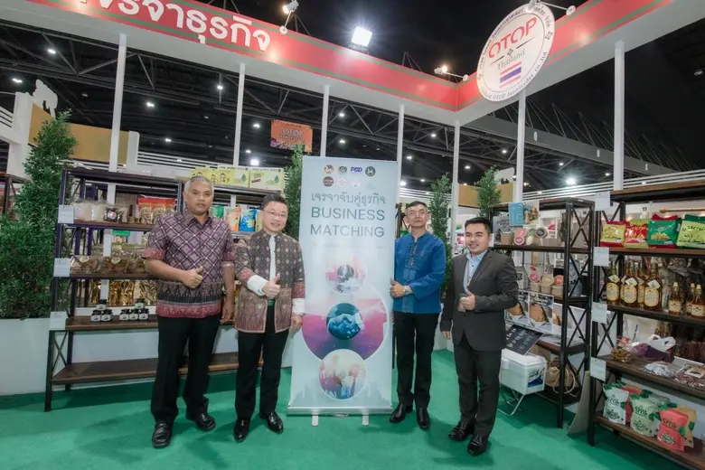 นายวัชรพงศ์ ระดมสิทธิพัฒน์ ประธาน บริษัท ...