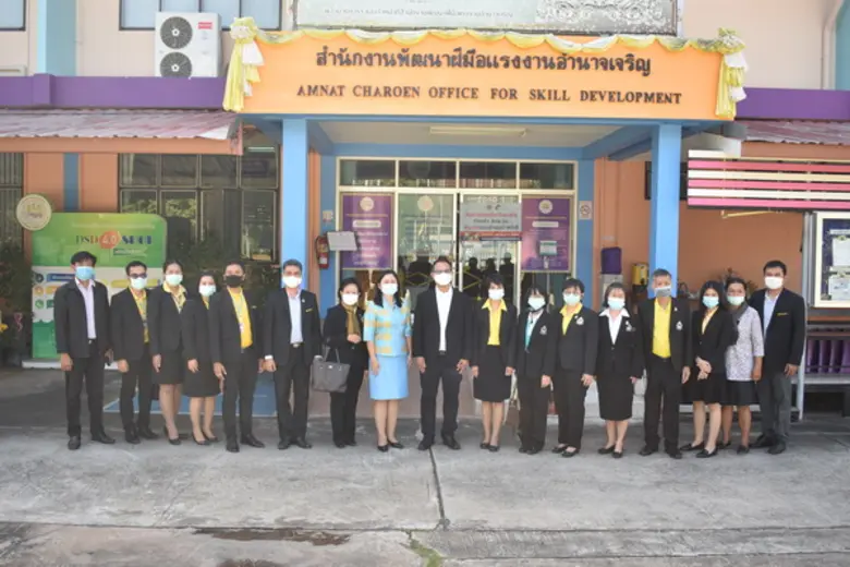 คณะผู้พิพากษา เยี่ยมให้กำลังใจผู้เข้ารับก...