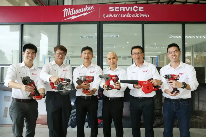 นายอรรถวัฒน์ อัศวนิเวศน์ ผู้จัดการฝ่ายผลิ...