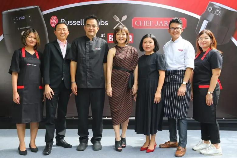 นางสาวอารดา วิทยวิรานนท์ กรรมการผู้บริหาร...