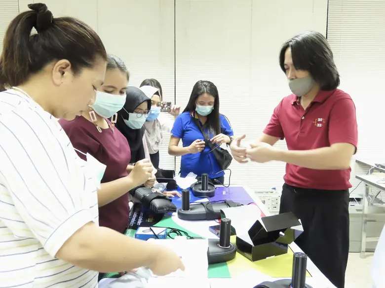 วิศวะมหิดล ร่วมกับคณะกายภาพบำบัด ฟื้นฟูผู้ป่วยทางสมอง ด้วยนวัตกรรม "ฝึกฝน" ส่งมอบ 11 รพ.