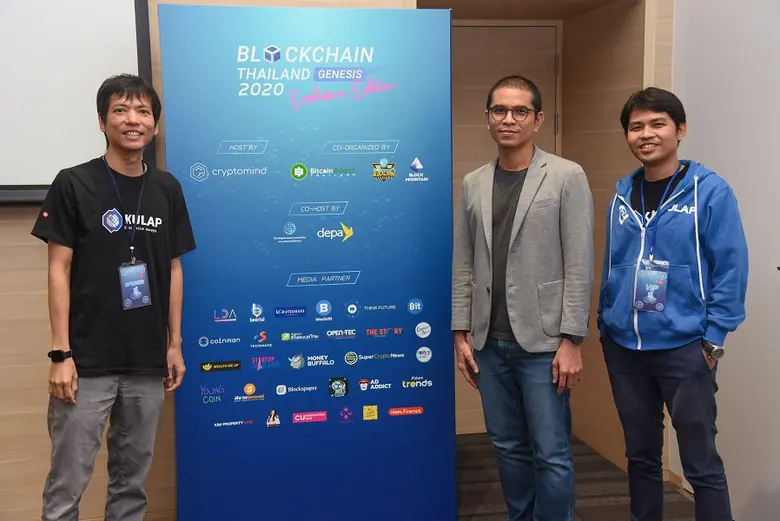 นายพลากร ยอดชมญาณ (ขวา) ประธานเจ้าหน้าที่...