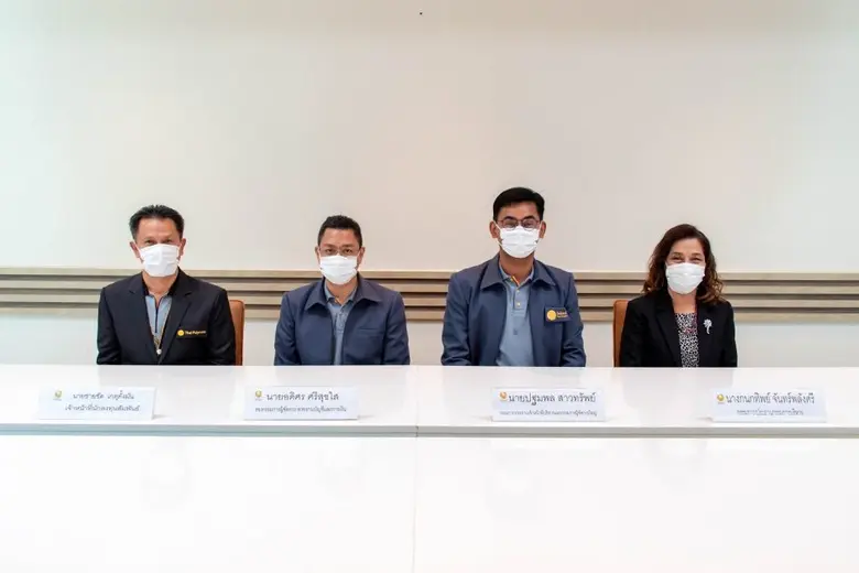 คุณกนกทิพย์ จันทร์พลังศรี (ที่ 1 จากขวา) ...