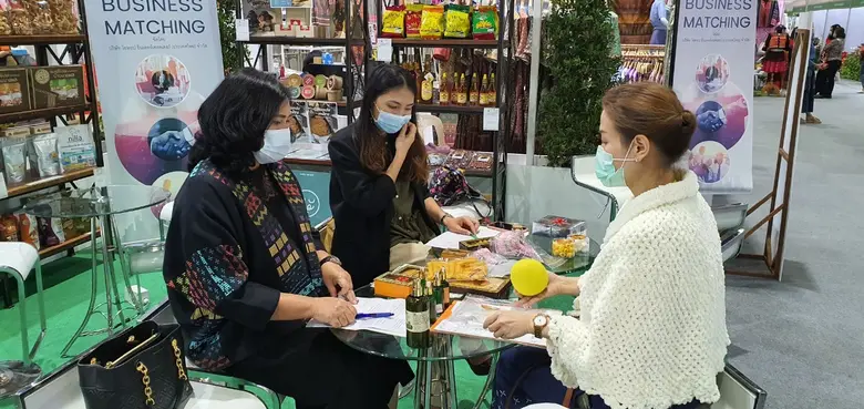 บูธโอทอป อินเตอร์เทรดเดอร์ ประเทศไทย คึกคัก!!! ดันยอดเจรจาจับคู่ธุรกิจทะลุเป้ากว่า 20 ล้าน ภายในงาน OTOP CITY 2020