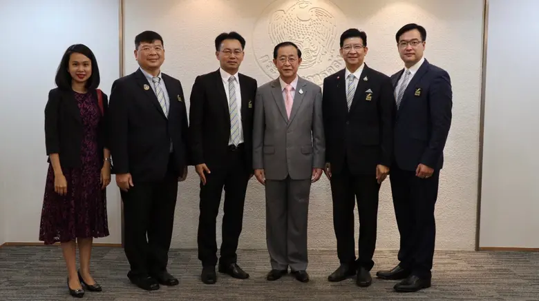 นายสมานพงษ์ เกลี้ยงลำยอง รองกรรมการผู้จัด...