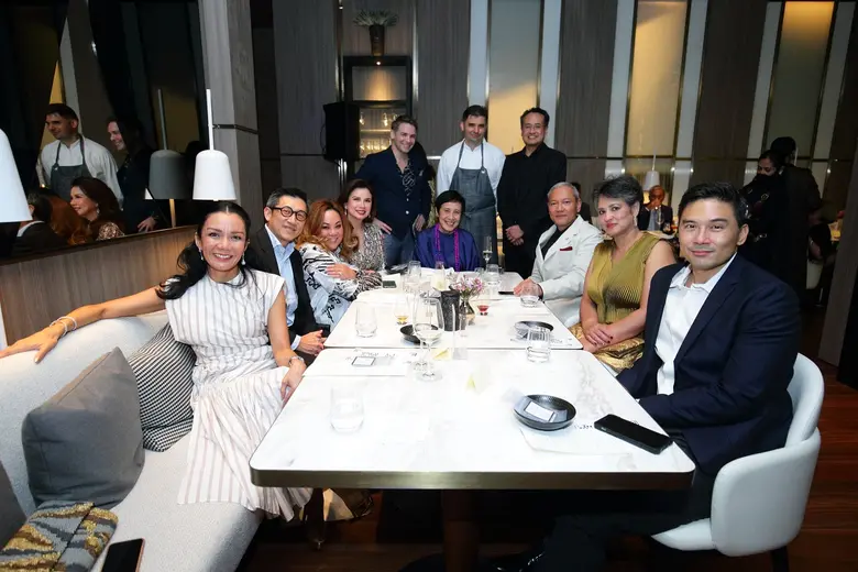 เรียกว่าเป็นธรรมเนียมสุดเอ็กซ์คลูซีฟที่สร...