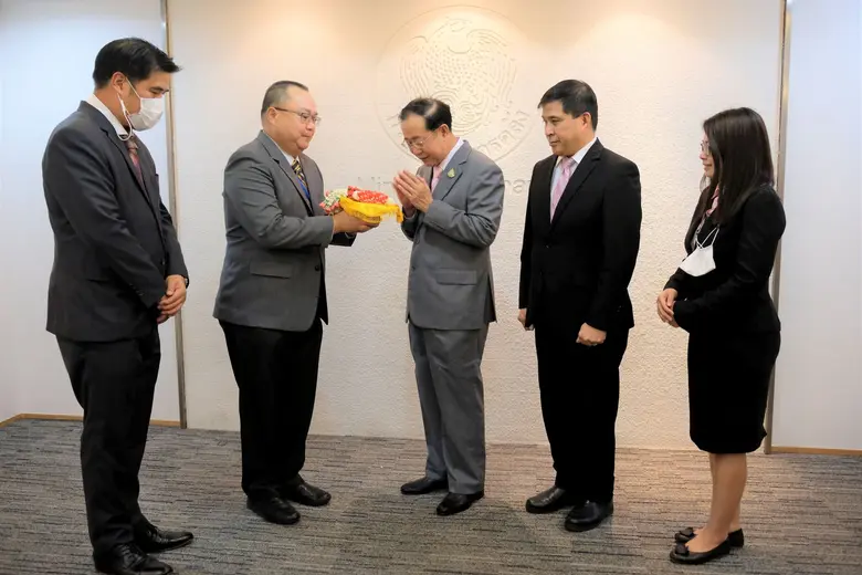 นายพีรเมศร์ วุฒิธรเนติรักษ์ ผู้อำนวยการสำ...