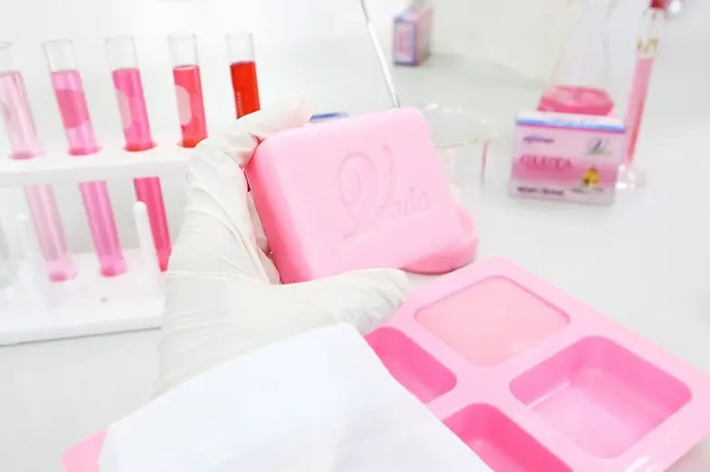 นางสิญจ์พธู หาญวรากิตติ์ กรรมการฝ่ายการตล...